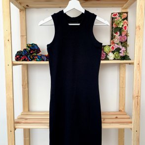 Tílkové šaty Audrey – černá - první obrázek z galerie