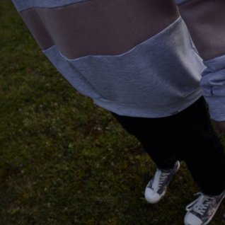 Oversize mikina s prostřihy – šedá - obrázek 4 z galerie