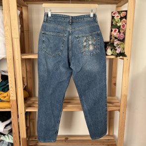 Vyšívané džíny – modrá - druhý obrázek z galerie
