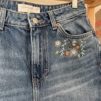 Vyšívané džíny – modrá - třetí obrázek z galerie