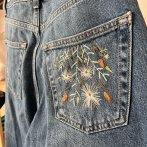 Vyšívané džíny – modrá - čtvrtý obrázek z galerie