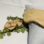 Dárkový set na spaní (spací maska + gumička) – světlá hnědá - druhý obrázek z galerie