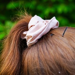 Scrunchie – béžová - druhý obrázek z galerie