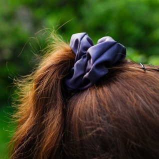Scrunchie – šedá - obrázek 2 z galerie