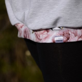 Šaty s květinovými prostřihy – šedá - obrázek 4 z galerie