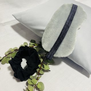 Dárkový set na spaní (spací maska + gumička) – černá - obrázek 3 z galerie