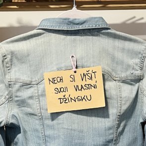 Vyšívaná džínová bunda – na přání - první obrázek z galerie