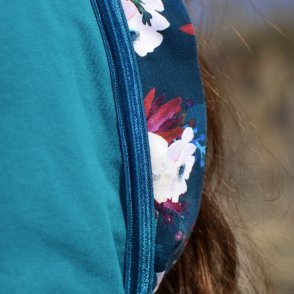 Šaty s květinovými prostřihy – náhled č.4