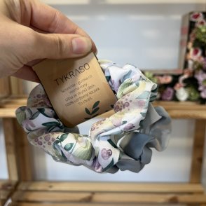 Scrunchie – pastelové květy šedá - první obrázek z galerie