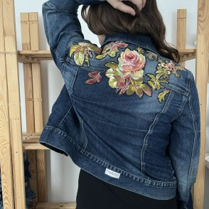 Vyšívaná bunda #066 – džínová - první obrázek z galerie
