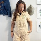 Vyšívaný overal #001 – krémová - první obrázek z galerie