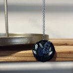 Vyšívaný přívěsek – modrá