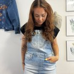 Vyšívané šaty #002 – džínová - první obrázek z galerie
