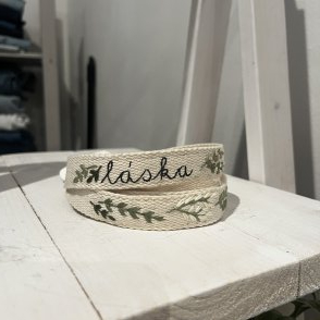 Vyšívaný popruh na telefon – krémová - první obrázek z galerie