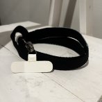 Vyšívaný popruh na telefon – černá stuha - třetí obrázek z galerie