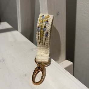 Vyšívaná klíčenka – Žluto-modré květy - první obrázek z galerie