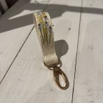 Vyšívaná klíčenka – Žluto-modré květy - druhý obrázek z galerie