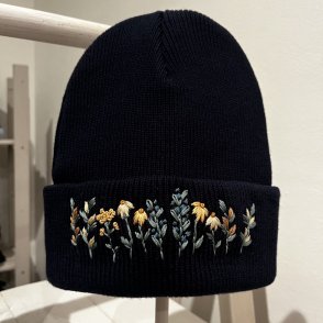 Vyšívaná bavlněná čepice na přání – Černá - druhý obrázek z galerie