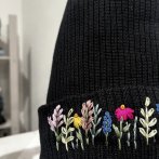 Vyšívaná bavlněná čepice na přání – Černá - třetí obrázek z galerie