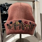 Vyšívaná bavlněná čepice na přání – Starorůžová - druhý obrázek z galerie