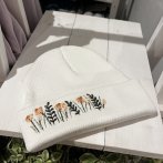 Vyšívaná bavlněná čepice na přání – Krémová - druhý obrázek z galerie