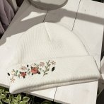 Vyšívaná bavlněná čepice na přání – Krémová - třetí obrázek z galerie