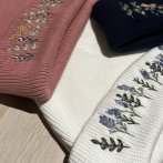 Vyšívaná bavlněná čepice na přání – Krémová - čtvrtý obrázek z galerie