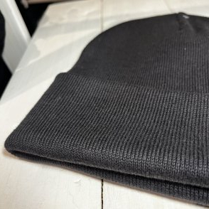 Vyšívaná bavlněná čepice na přání – Tmavá šedá - druhý obrázek z galerie