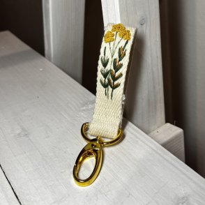 Vyšívaná klíčenka – Žlutá kvítka - první obrázek z galerie