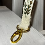 Vyšívaná klíčenka – Žlutá kvítka - třetí obrázek z galerie