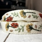 Vyšívaný popruh na telefon – Oranžové květy - druhý obrázek z galerie