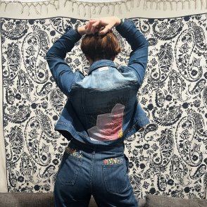 Vyšívaná bunda #098 – džínová - první obrázek z galerie