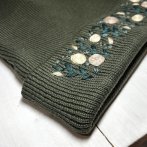 Vyšívaná bavlněná čepice – Olivová - druhý obrázek z galerie