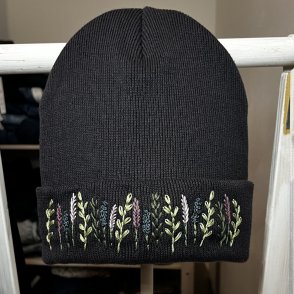 Vyšívaná bavlněná čepice – Tmavá šedá - první obrázek z galerie