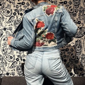 Vyšívaná bunda #100 – džínová - druhý obrázek z galerie