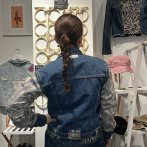 Vyšívaná bunda #099 – džínová - druhý obrázek z galerie