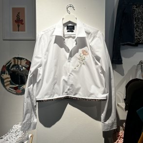 Košile vyšívaná #011 – bílá - první obrázek z galerie