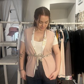 Upcyklovaná vesta #002 – růžová - první obrázek z galerie