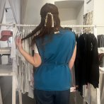 Upcyklovaná vesta #003 – petrolejová - třetí obrázek z galerie