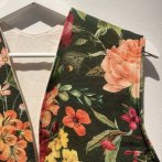 Upcyklovaná vesta #005 – květinová - čtvrtý obrázek z galerie