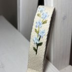 Vyšívaná klíčenka – Pomněnky - druhý obrázek z galerie