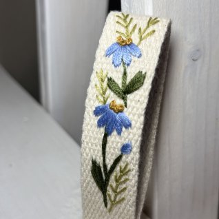 Vyšívaná klíčenka – Světle modrá - obrázek 3 z galerie