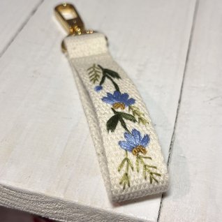 Vyšívaná klíčenka – Světle modrá - obrázek 4 z galerie