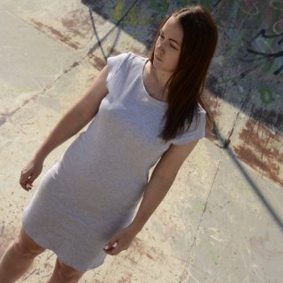 Volné basic šaty – šedá - obrázek 1 z galerie