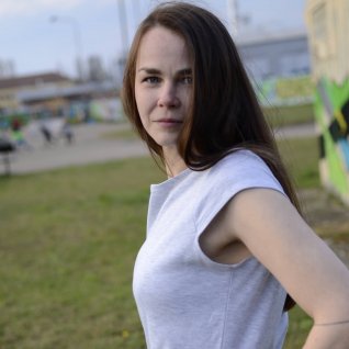 Volné basic šaty – šedá - obrázek 3 z galerie