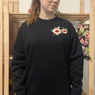 Vyšívaná mikina #005 – černá - obrázek 2 z galerie